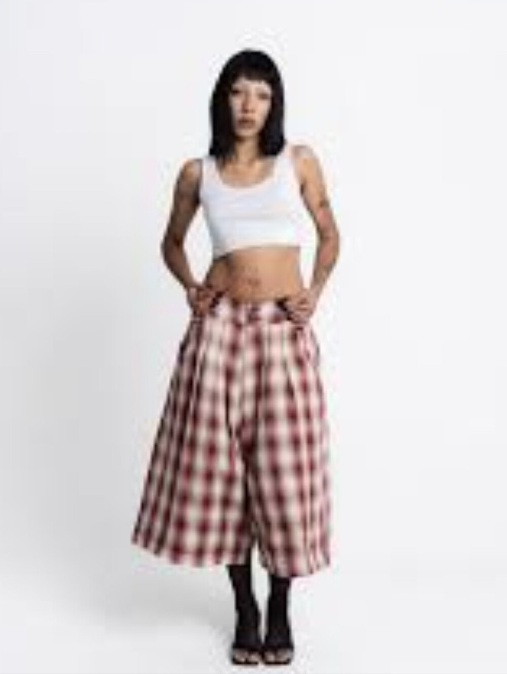 BaggyLa Raza red and beige plaid high-waisted pleated shorts,